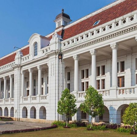 Capital O 281 Hotelo Jakarta Kültér fotó
